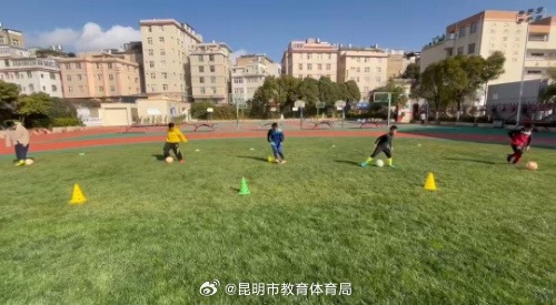 他用實際行